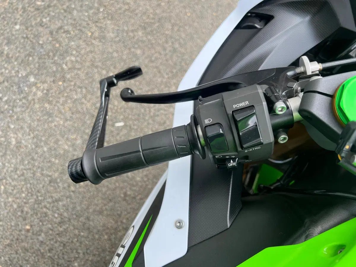 Kawasaki Ninja 1000 ZX-10R (2016) (14)