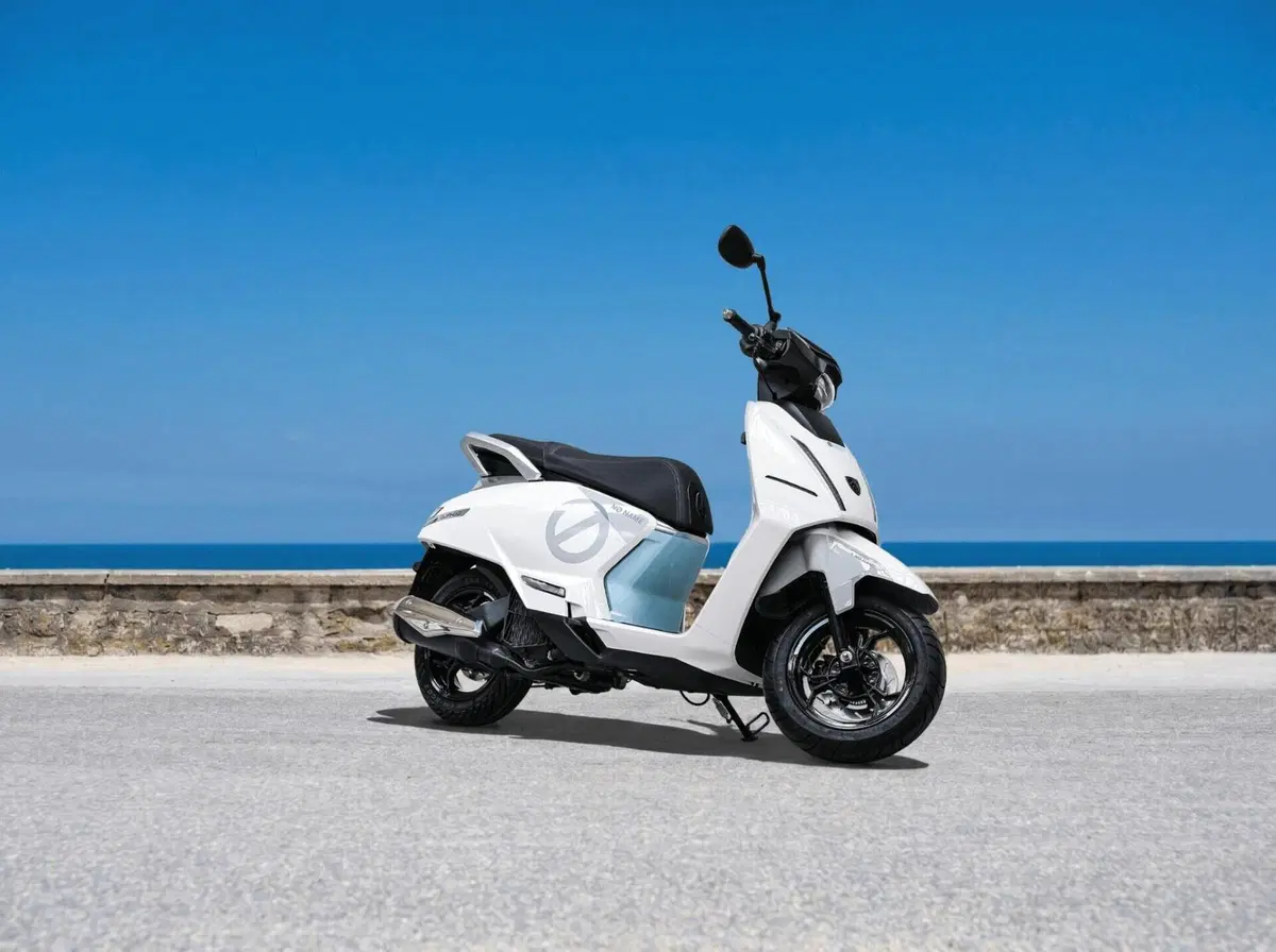 Peugeot e N&Oslash; Name: debutta lo scooter Django in edizione limitata