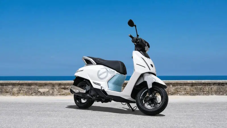 Peugeot e N&Oslash; Name: debutta lo scooter Django in edizione limitata