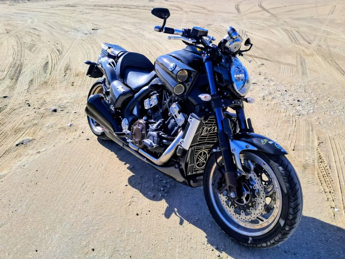 Yamaha VMAX (2008 - 17) (2)