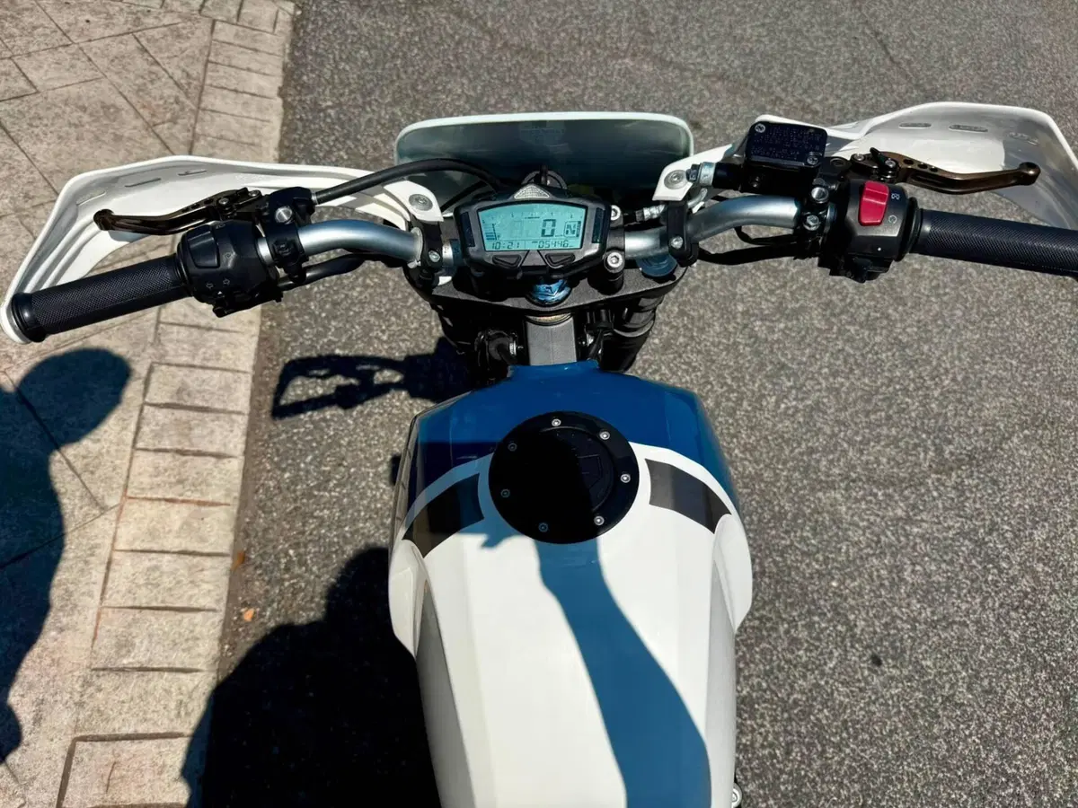 Royal Enfield Himalayan 411 (2021 - 24) (4)