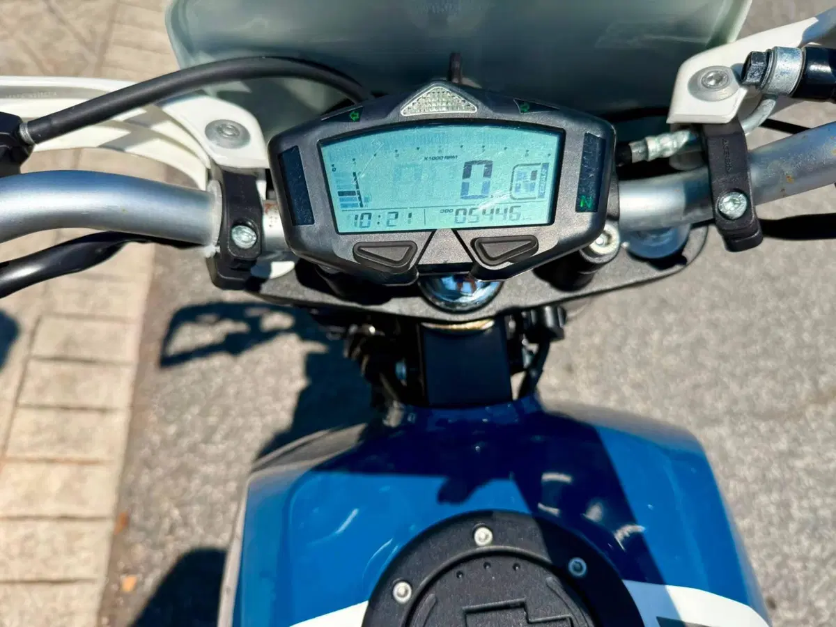 Royal Enfield Himalayan 411 (2021 - 24) (5)