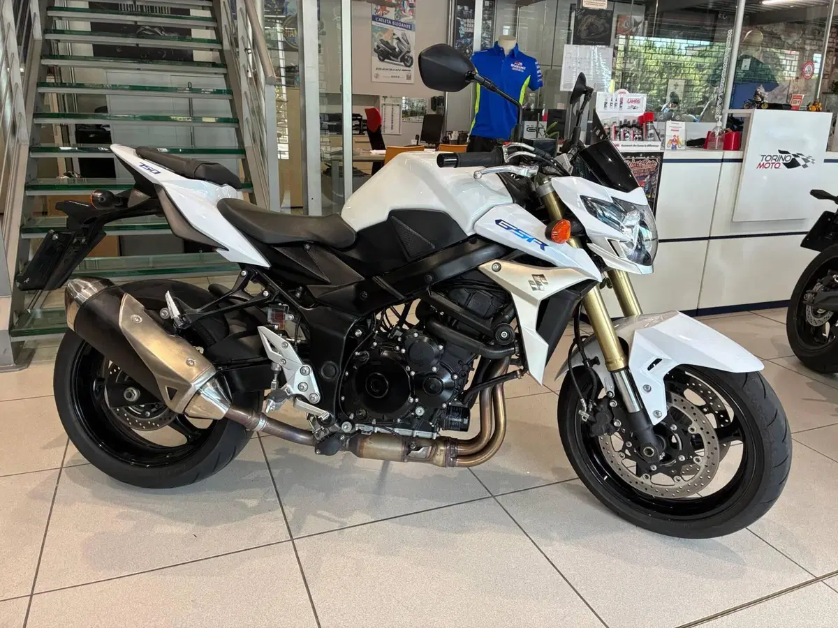 Suzuki GSR 750 (2010 - 15)