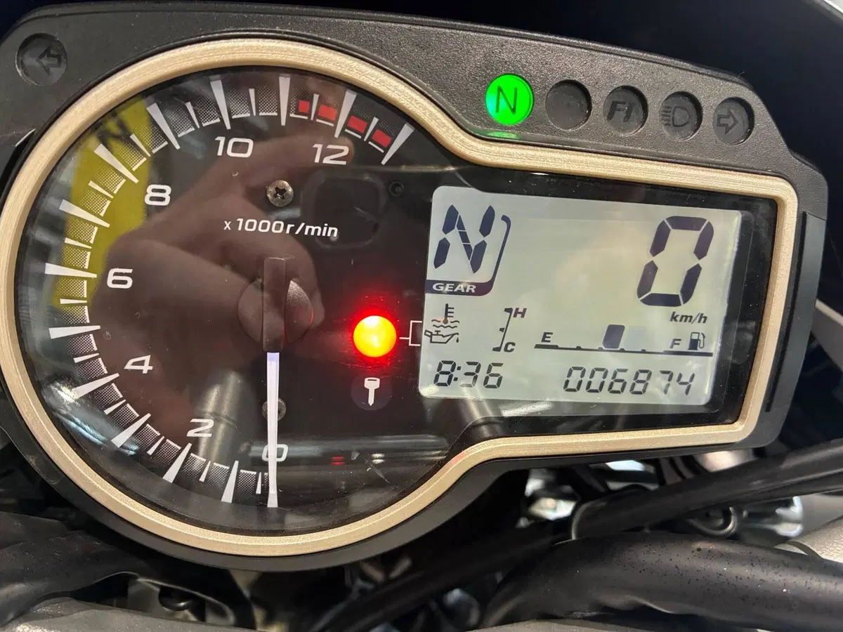 Suzuki GSR 750 (2010 - 15) (8)