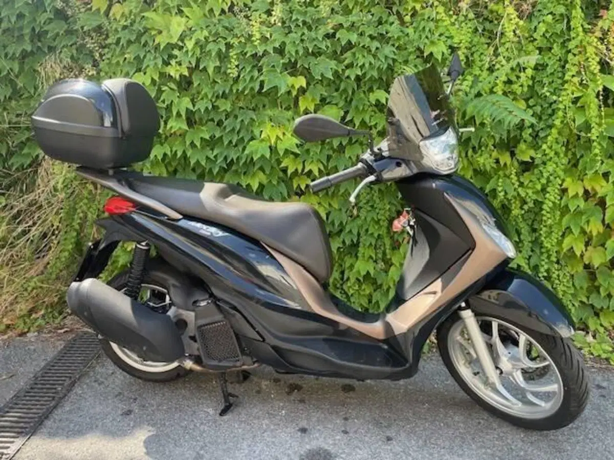 Piaggio Medley 150 ABS (2021 - 25) (5)
