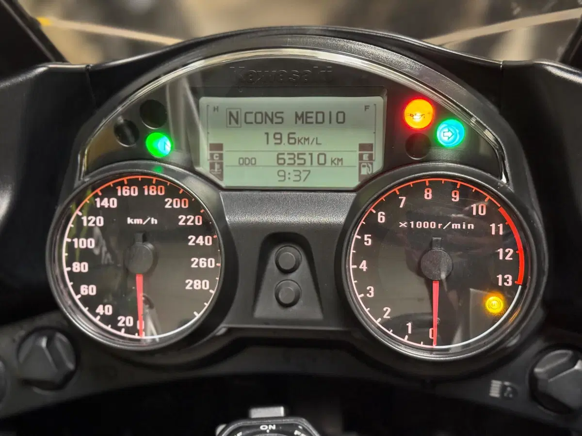 Kawasaki GTR 1400 (2007 - 09) (2)