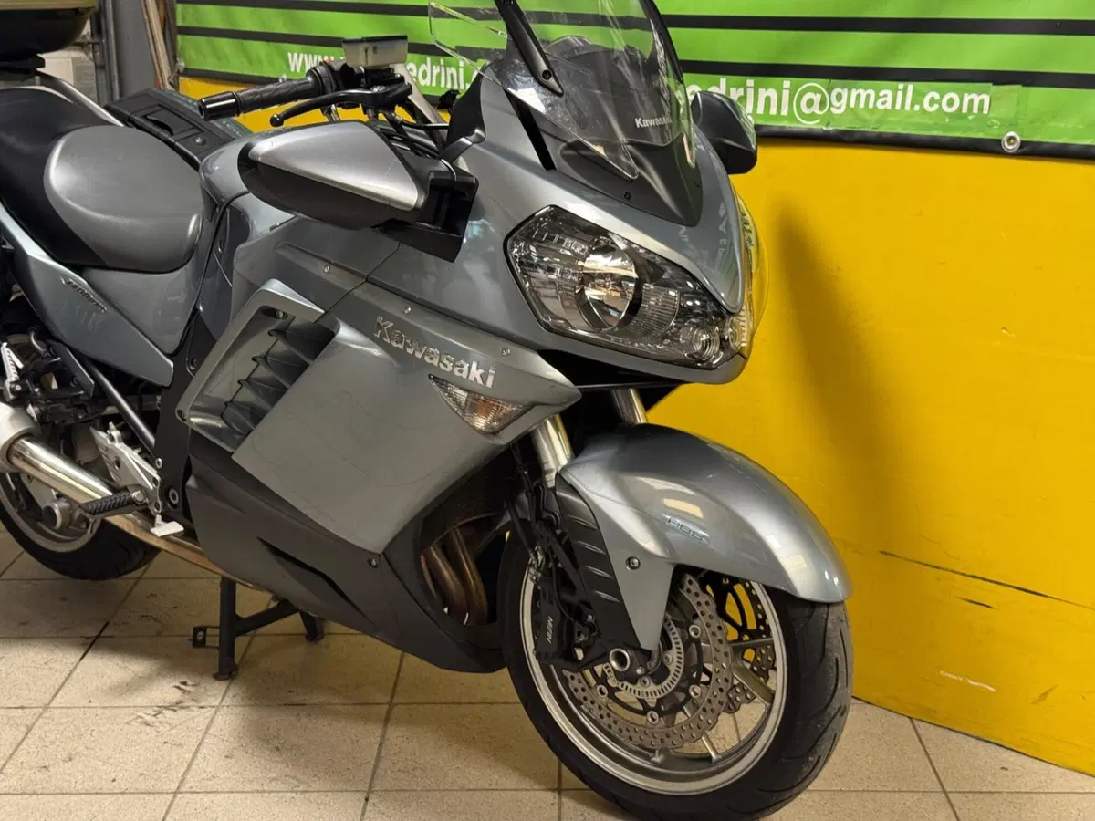 Kawasaki GTR 1400 (2007 - 09) (4)