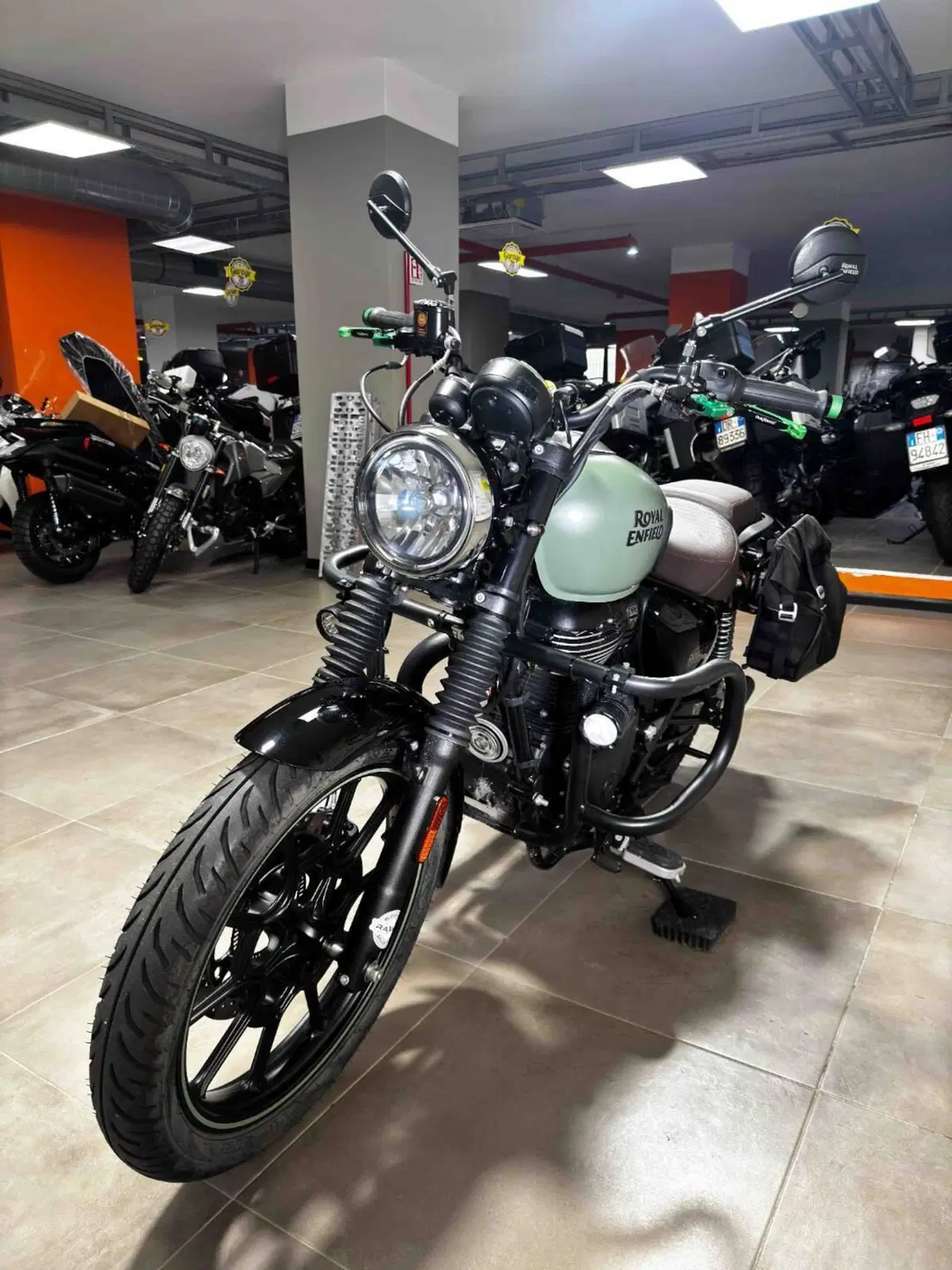 Royal Enfield Meteor 350 (2021 - 26) (3)