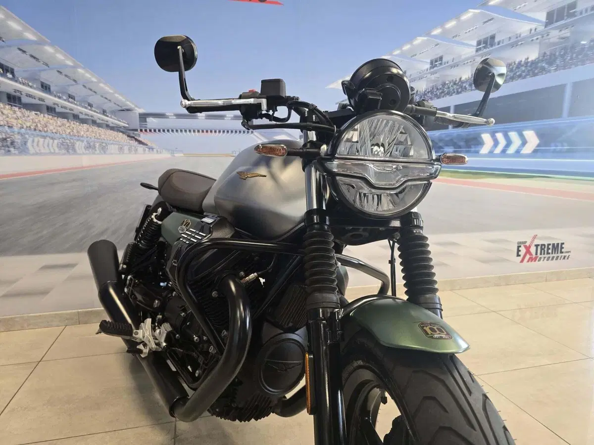 Moto Guzzi V7 Stone Centenario (2021 - 22) (2)