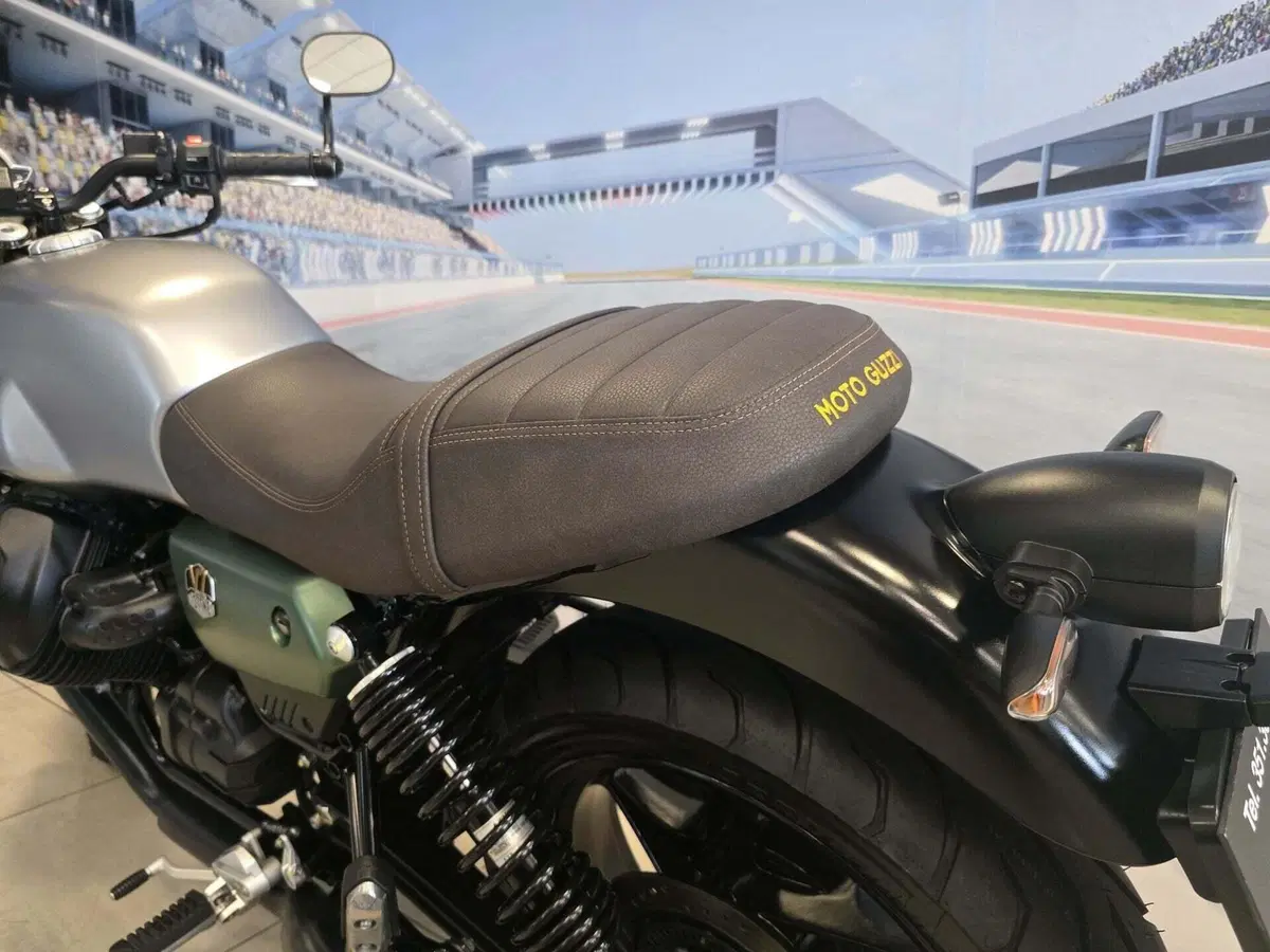 Moto Guzzi V7 Stone Centenario (2021 - 22) (5)