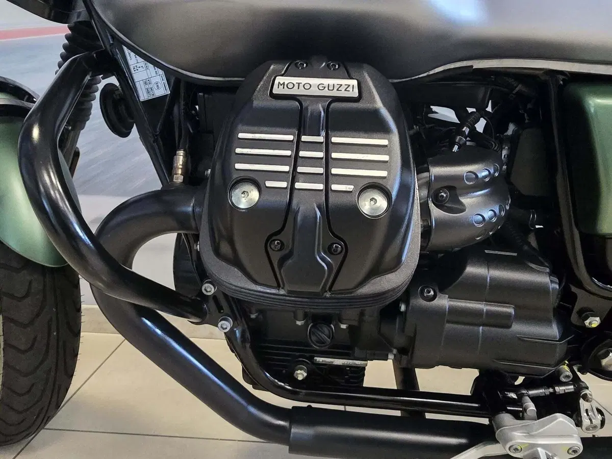 Moto Guzzi V7 Stone Centenario (2021 - 22) (11)