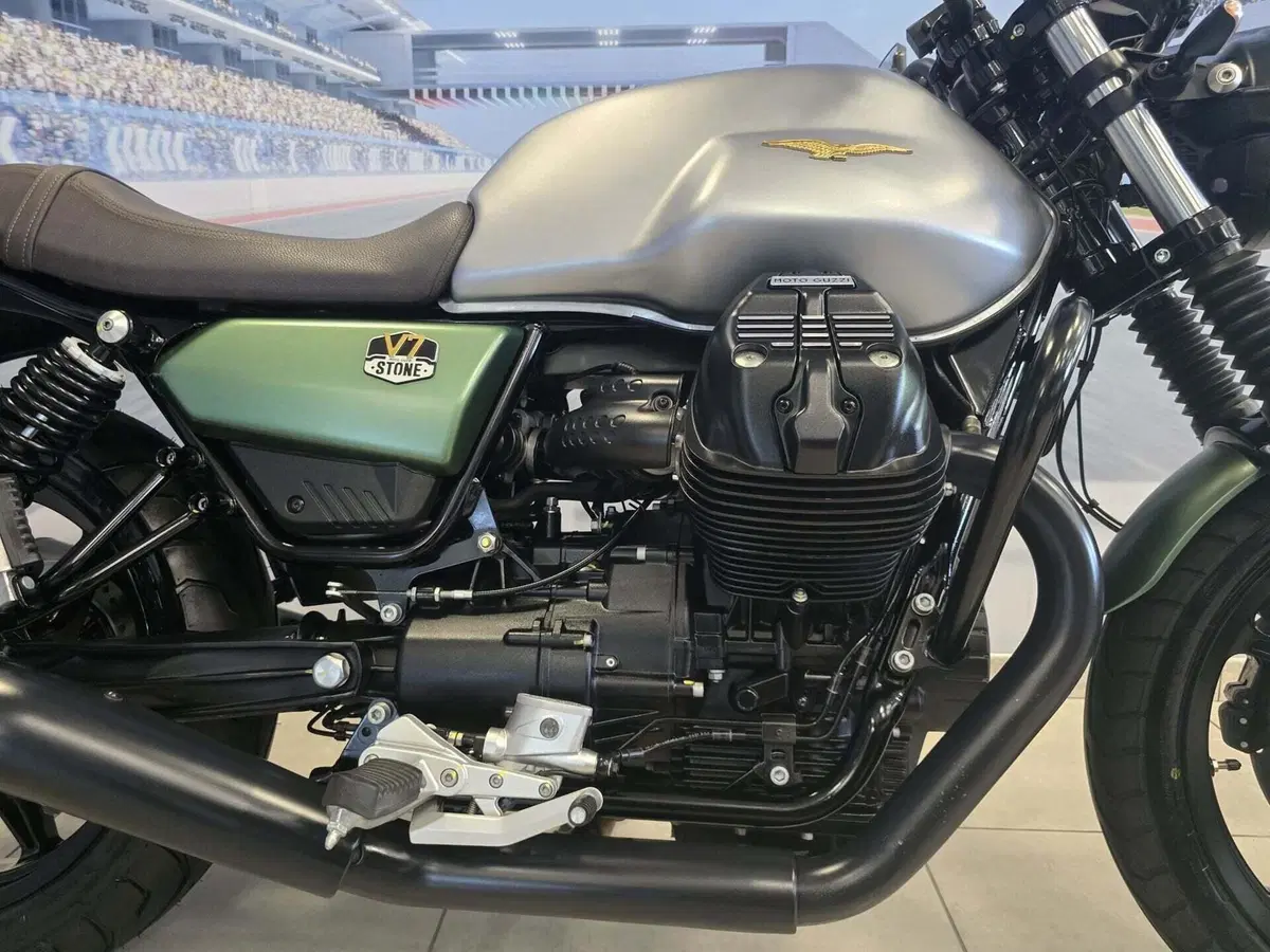 Moto Guzzi V7 Stone Centenario (2021 - 22) (16)