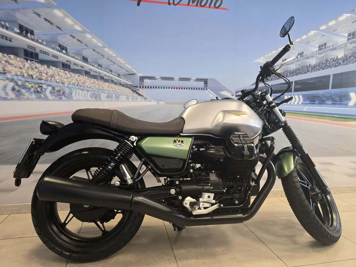 Moto Guzzi V7 Stone Centenario (2021 - 22) (17)