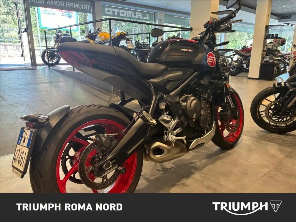 Triumph Trident 660 Triple Tribute Edition (2025 - 26) (9)
