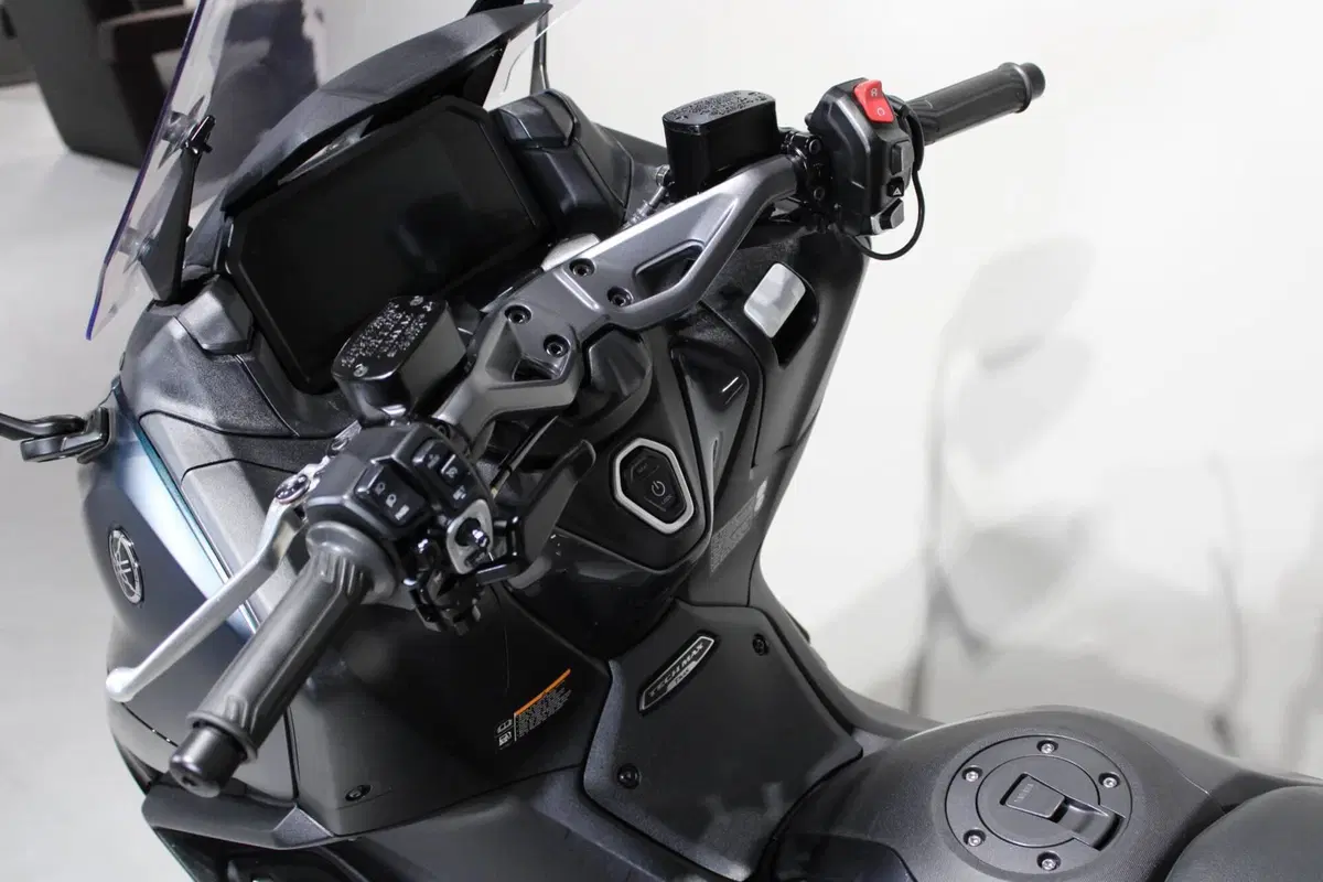 Yamaha T-Max 560 Tech Max (2022 - 24) (5)