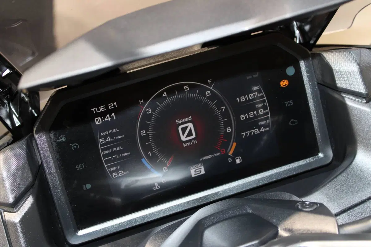 Yamaha T-Max 560 Tech Max (2022 - 24) (6)
