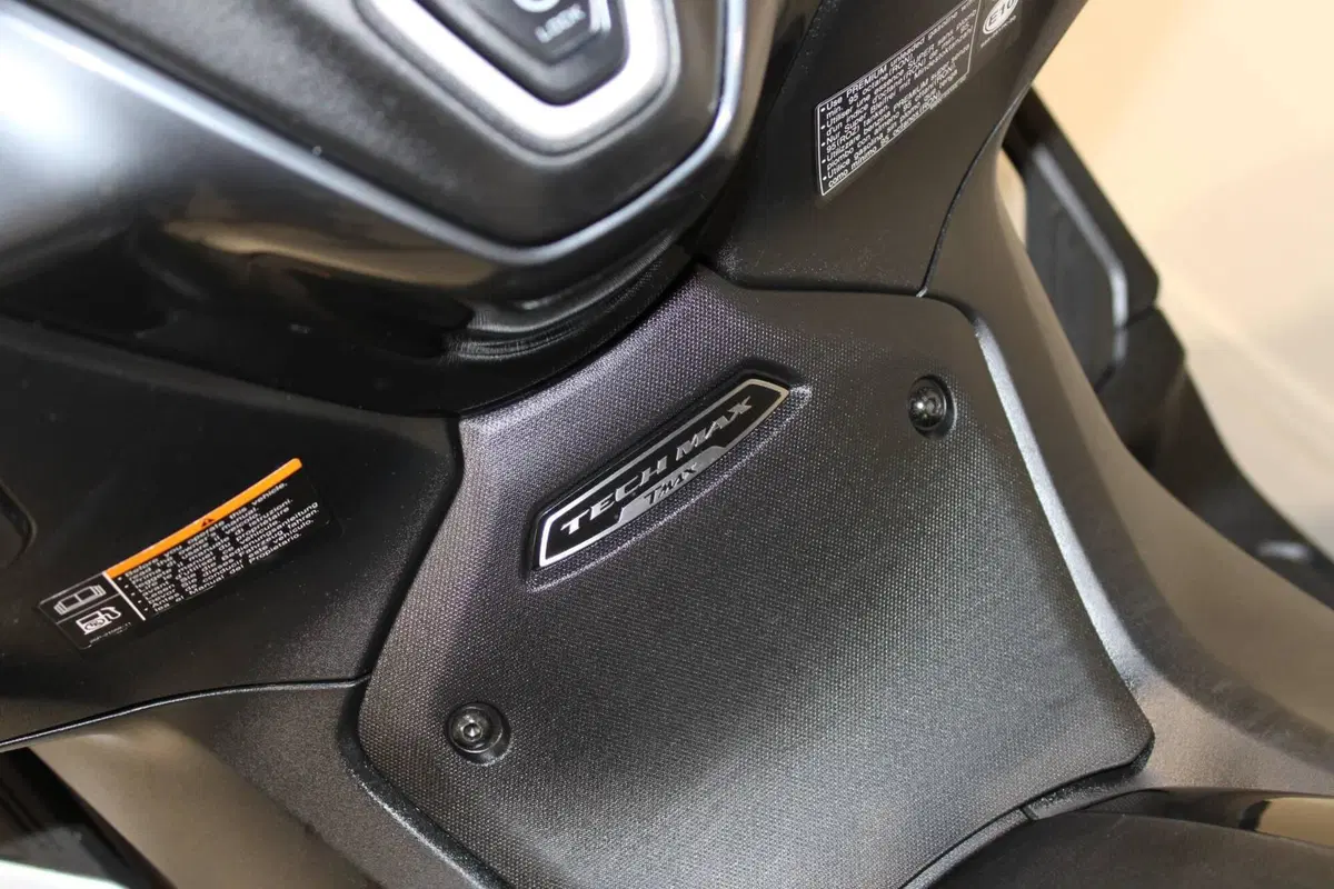 Yamaha T-Max 560 Tech Max (2022 - 24) (7)