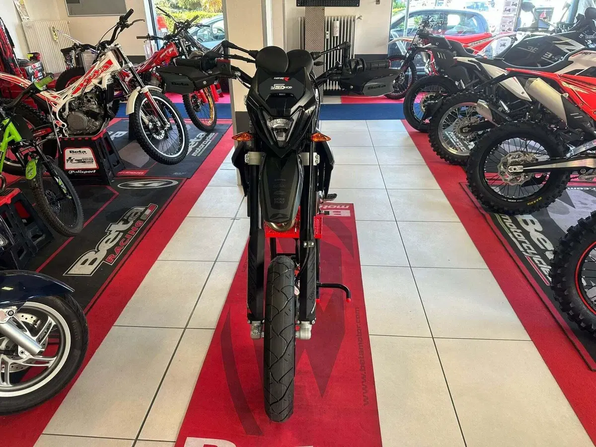 Betamotor RR 125 4T Motard R (2025 - 26) (2)