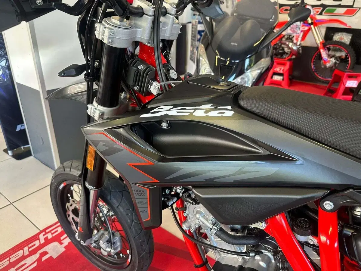 Betamotor RR 125 4T Motard R (2025 - 26) (14)