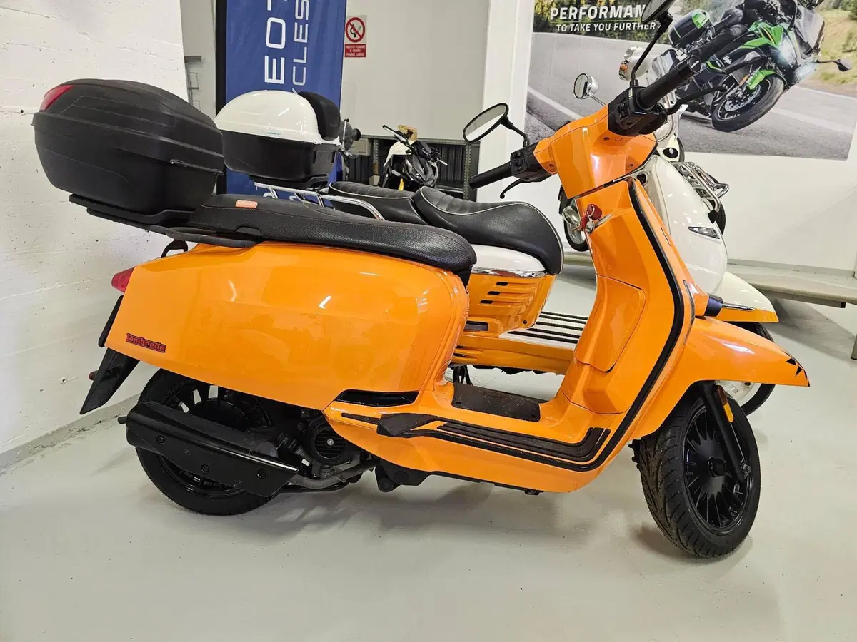 Lambretta V50 Special (2018 - 20) (2)