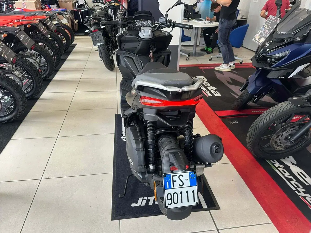 Aprilia SR GT 200 (2025 - 26) (4)