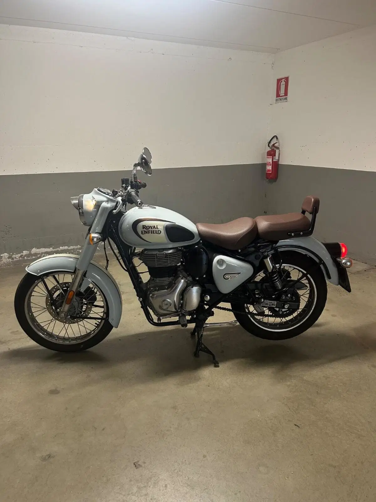 Royal Enfield Classic 350 (2021 - 26) (2)