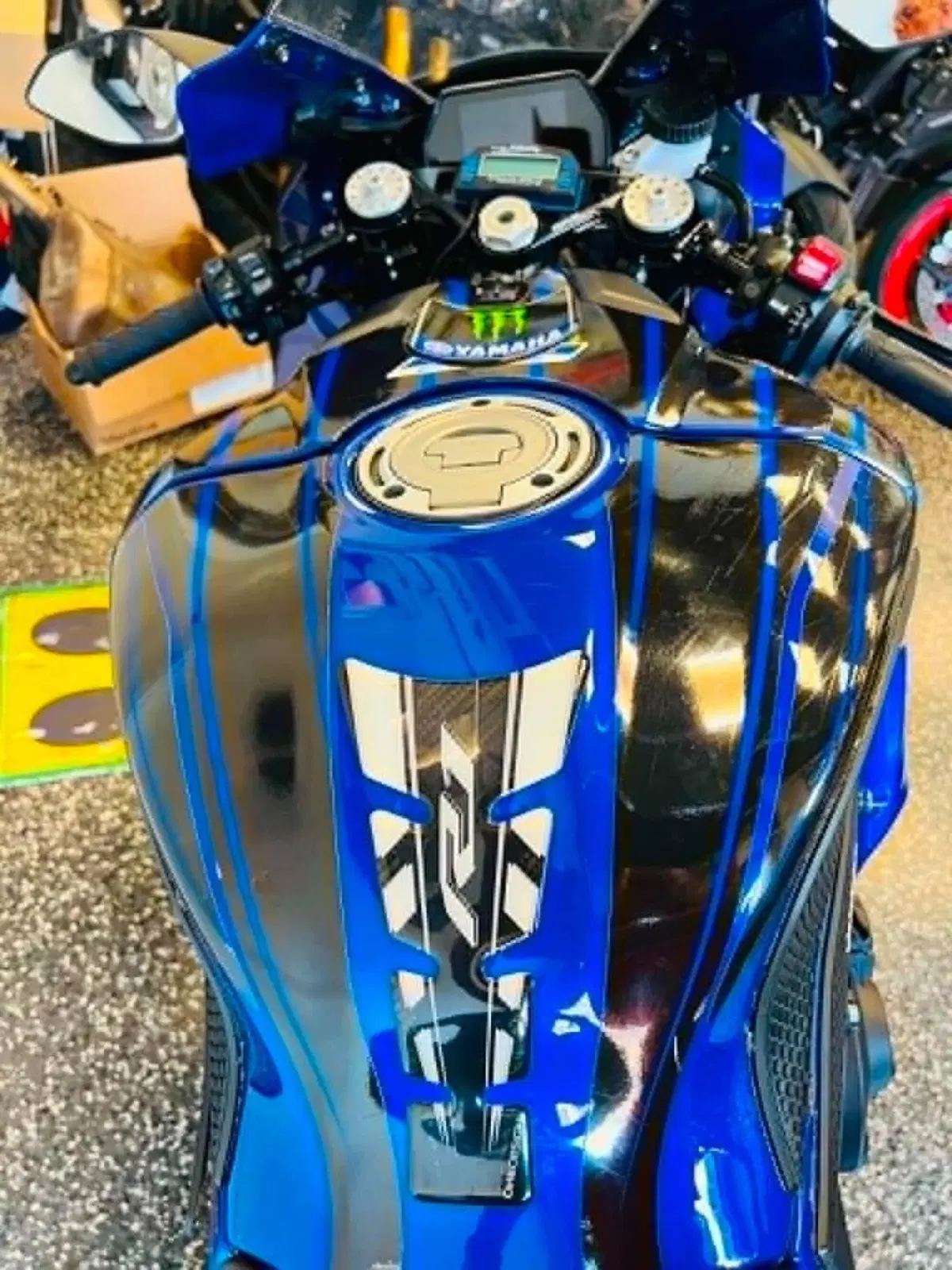 Yamaha YZF R1 (2020 - 25) (7)