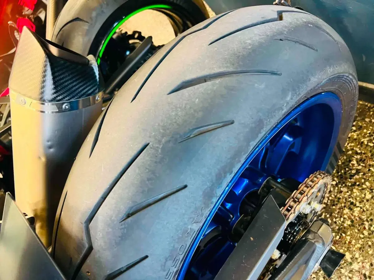 Yamaha YZF R1 (2020 - 25) (11)