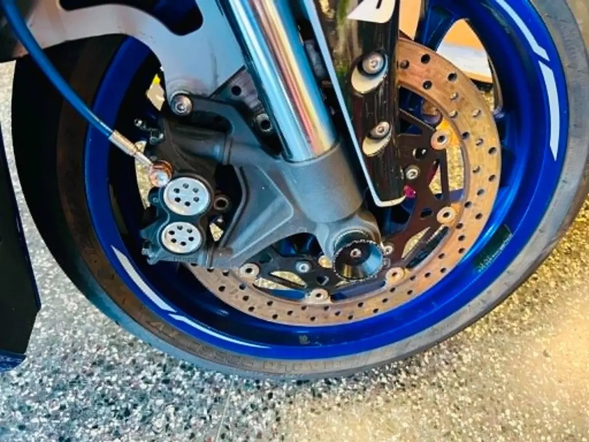 Yamaha YZF R1 (2020 - 25) (13)