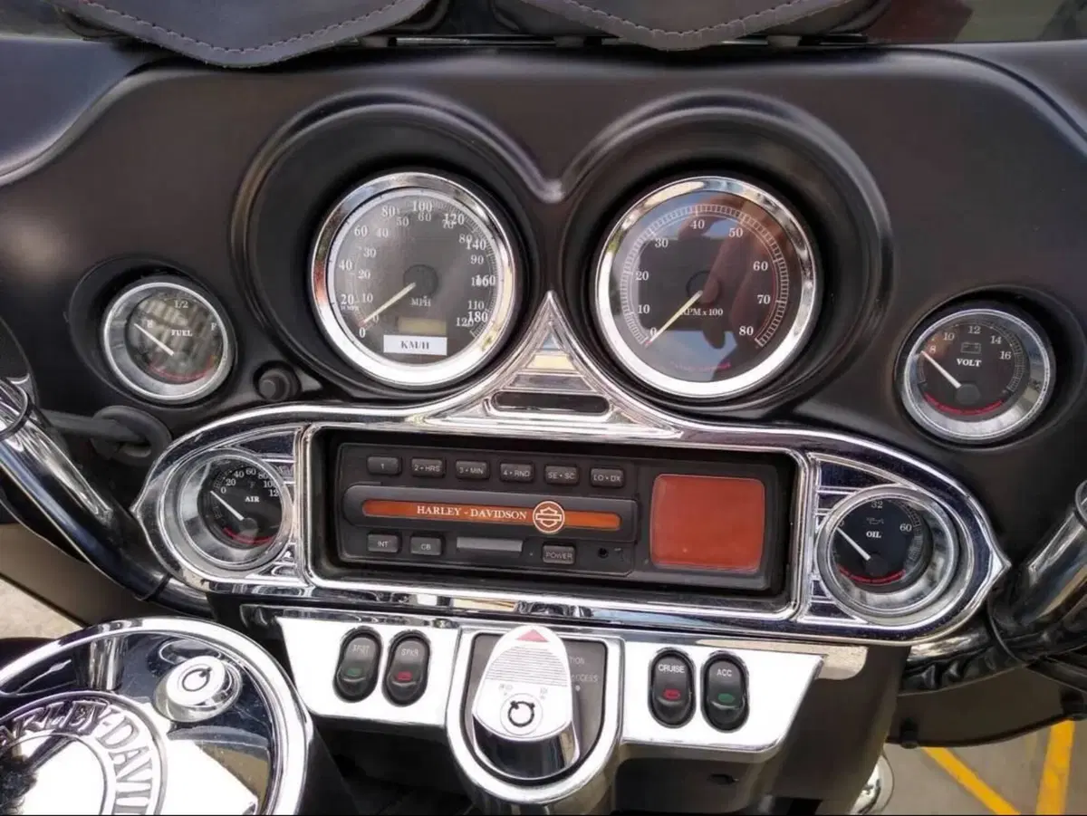 Harley-Davidson 1450 Electra Glide Ultra Classic (2003 - 05) - FLHTCUI (4)
