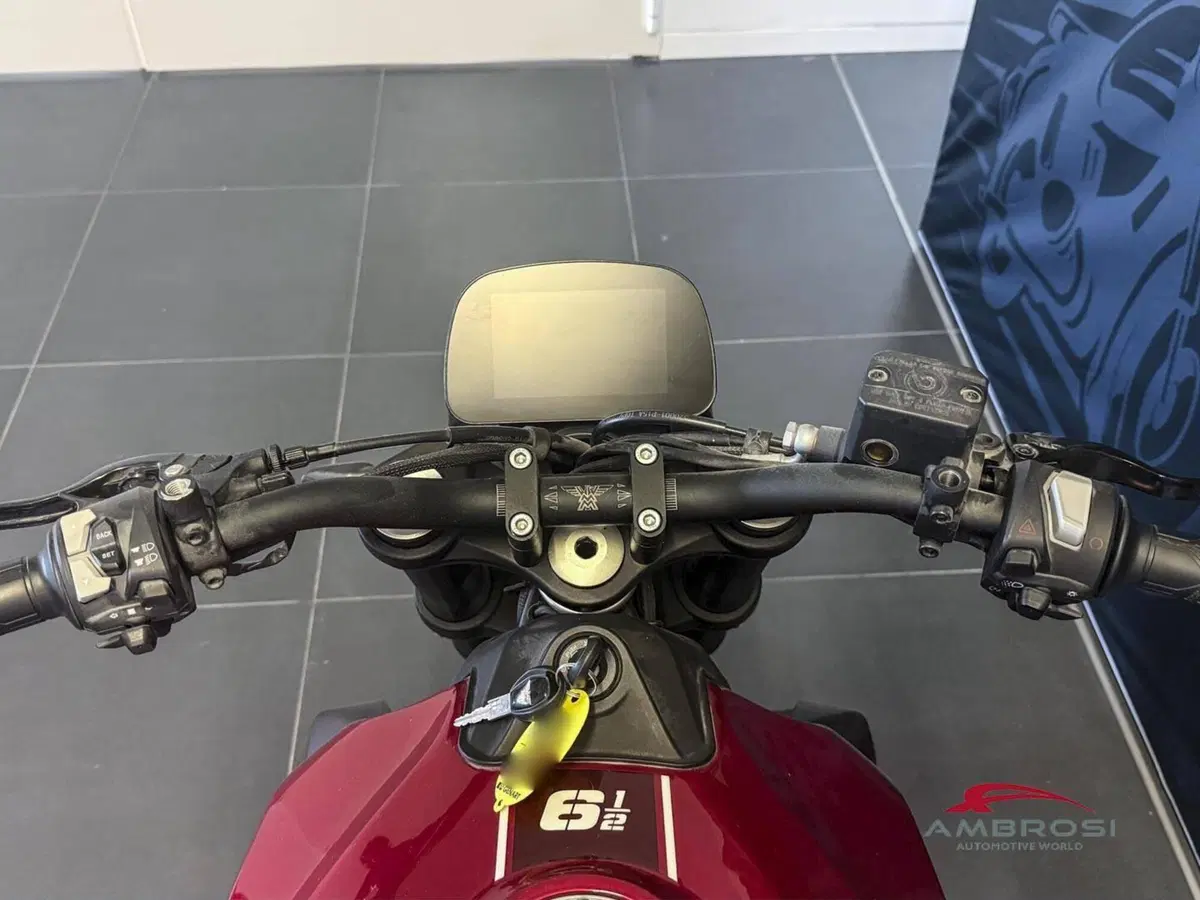 Moto Morini SEIEMMEZZO STR (2022 - 26) (5)