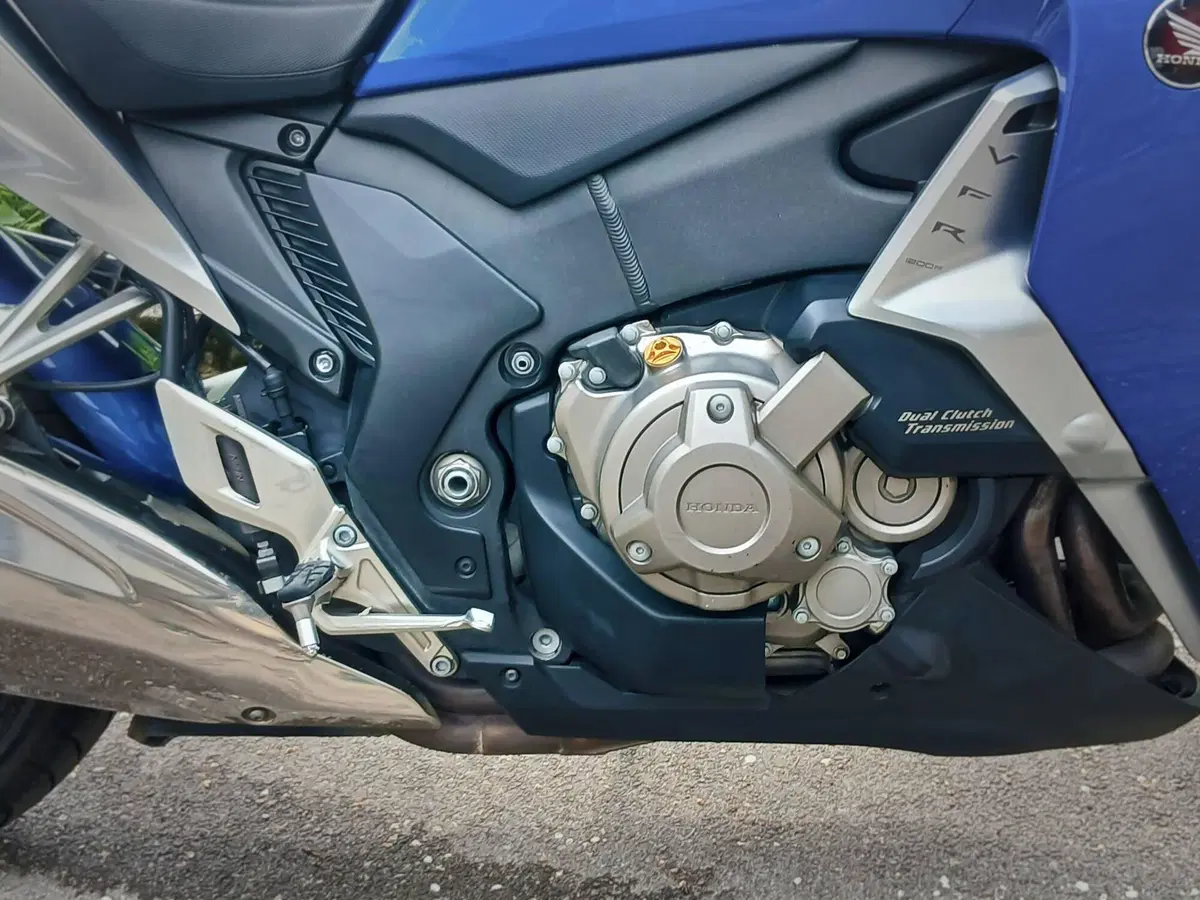 Honda VFR 1200 F DCT ABS (2010 - 16) (11)