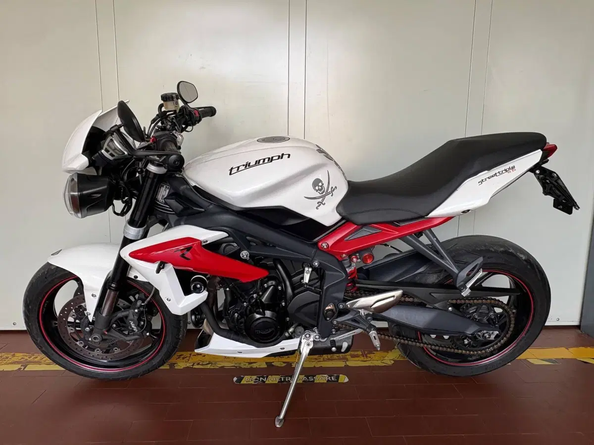 Triumph Street Triple R (2013 - 14) (2)