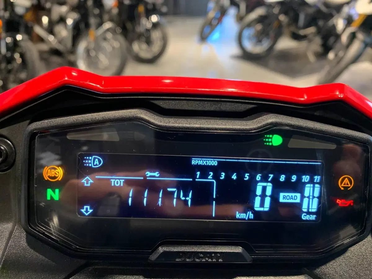 Ducati Hypermotard 698 Mono (2024 - 26) (5)