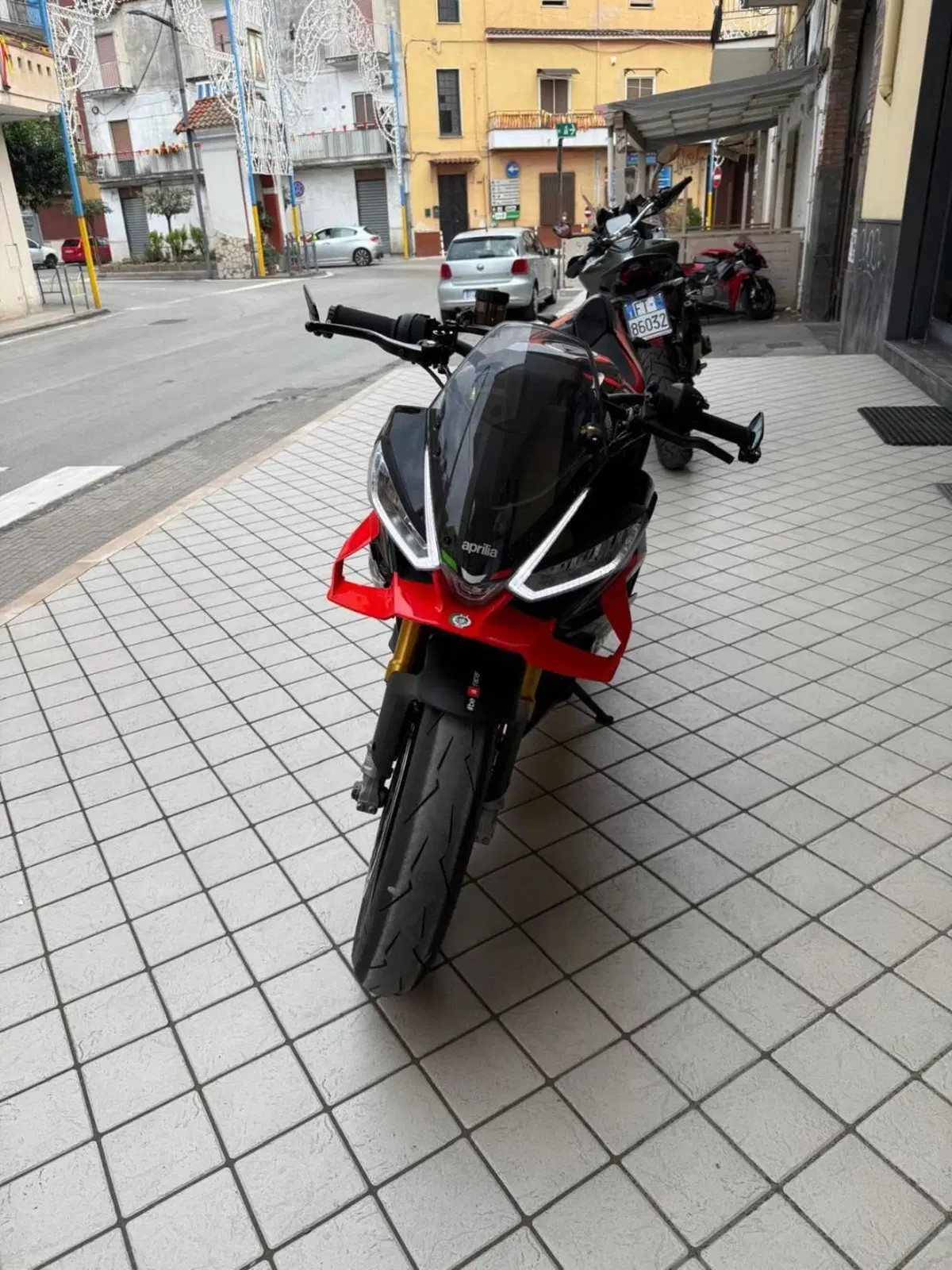 Aprilia Tuono V4 Factory (2025 - 26) (2)