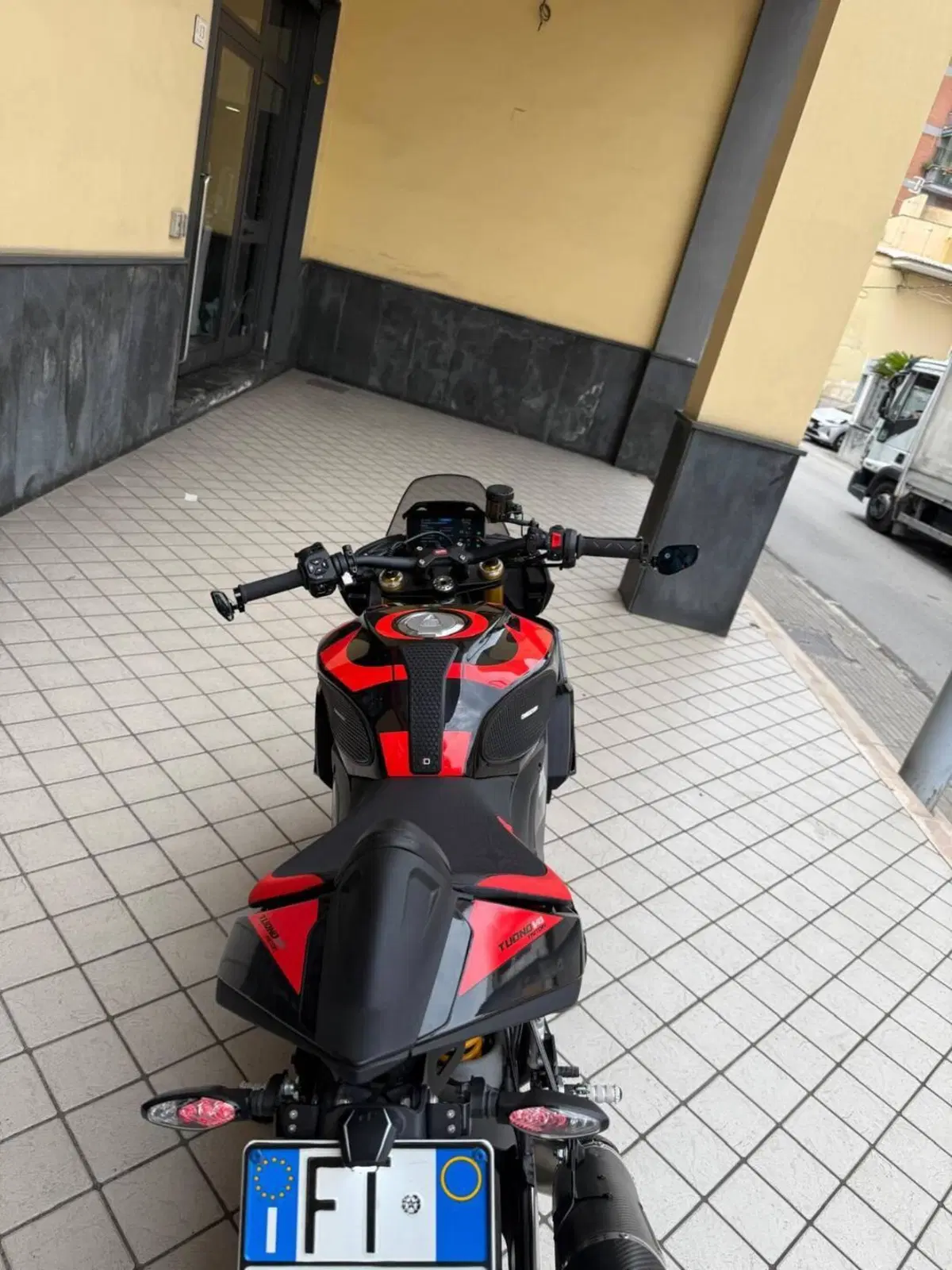 Aprilia Tuono V4 Factory (2025 - 26) (5)