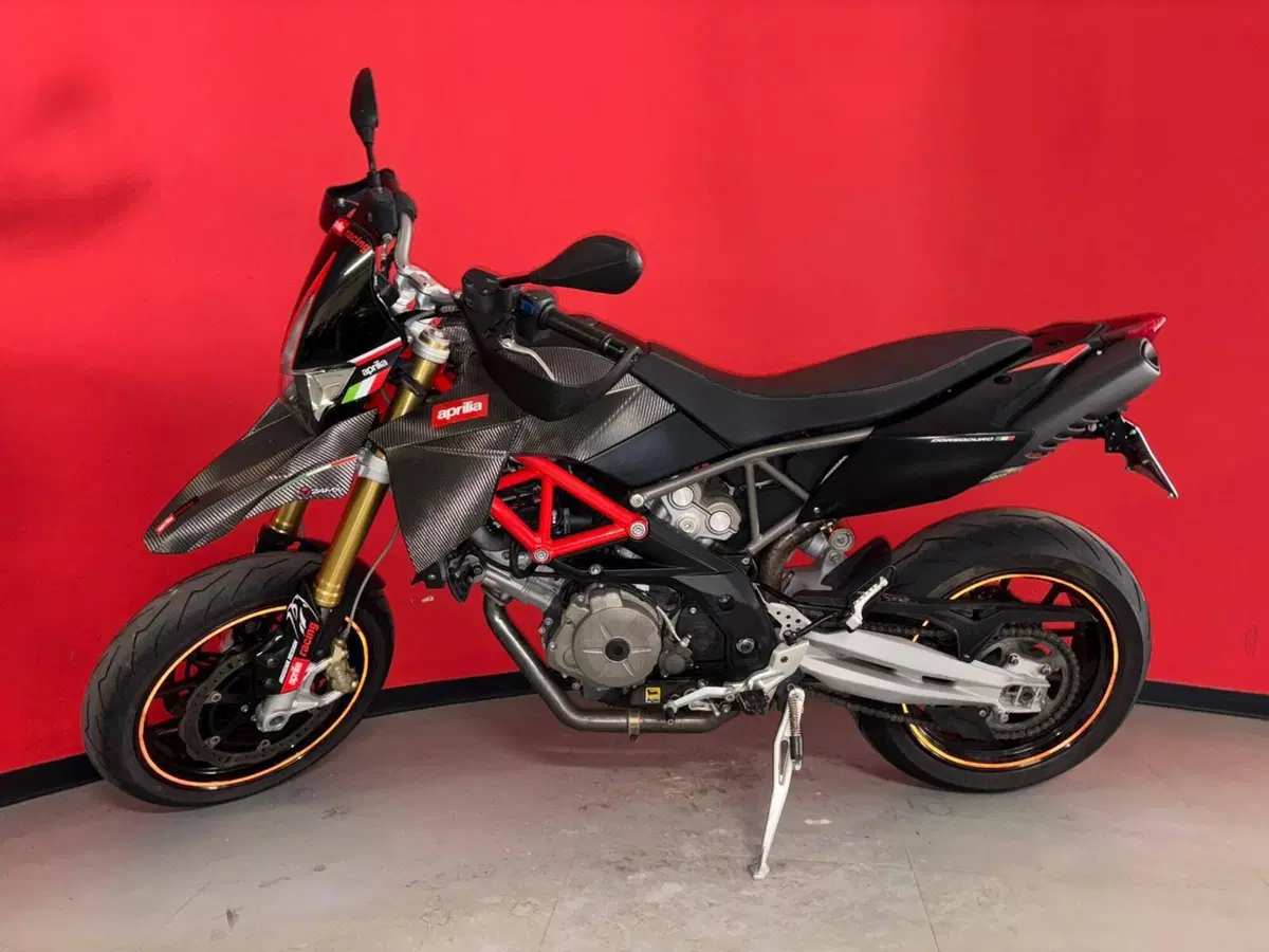 Aprilia Dorsoduro 750 Factory (2010 - 13) (3)