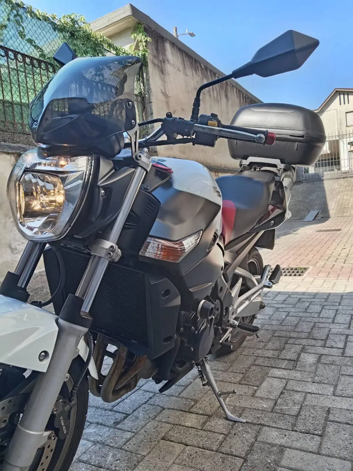 Suzuki GSR 600 (2006 - 11) (4)