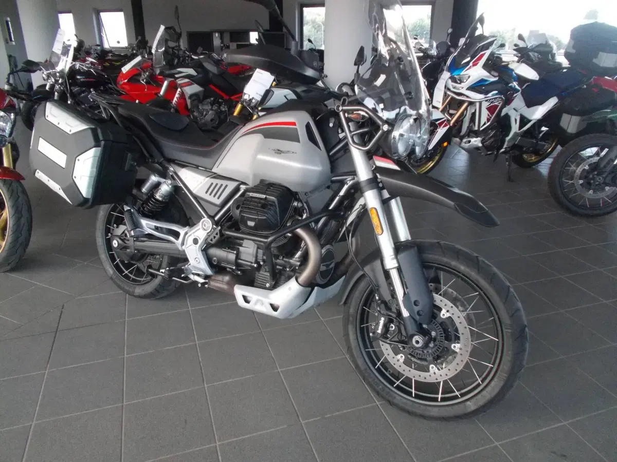 Moto Guzzi V85 TT Travel (2021 - 23)