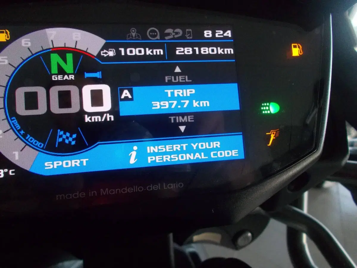 Moto Guzzi V85 TT Travel (2021 - 23) (4)