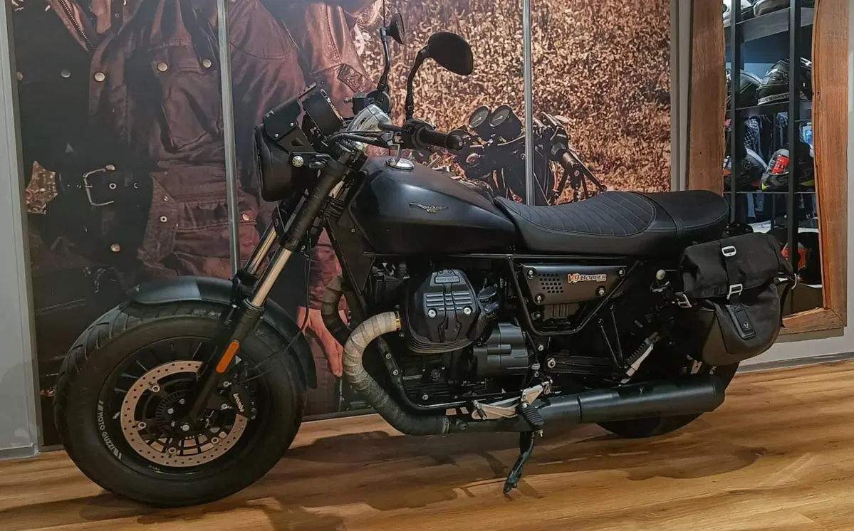 Moto Guzzi V9 Bobber (2016 - 18) (2)