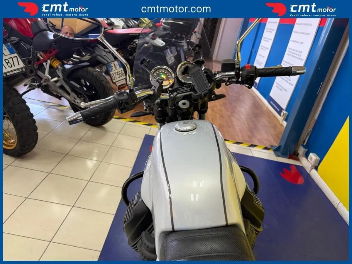 Moto Guzzi V7 Special (2021 - 24) (11)