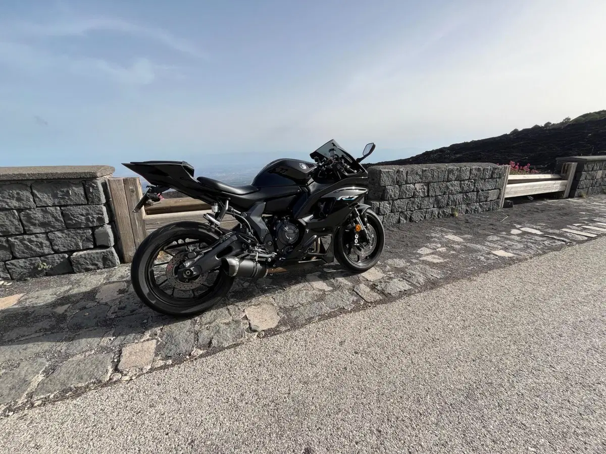Yamaha YZF R7 (2021 - 25) (2)