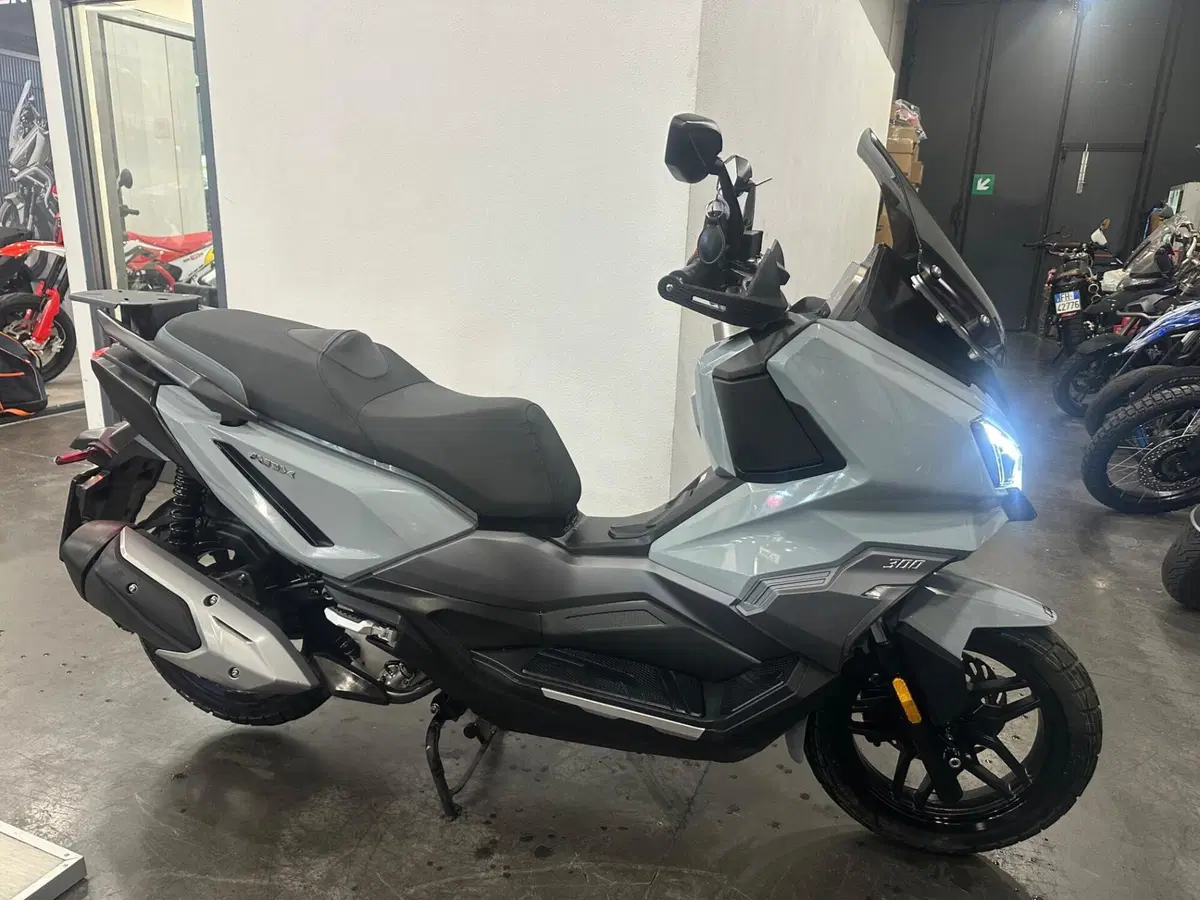 Sym ADX 300 (2024 - 26) (2)