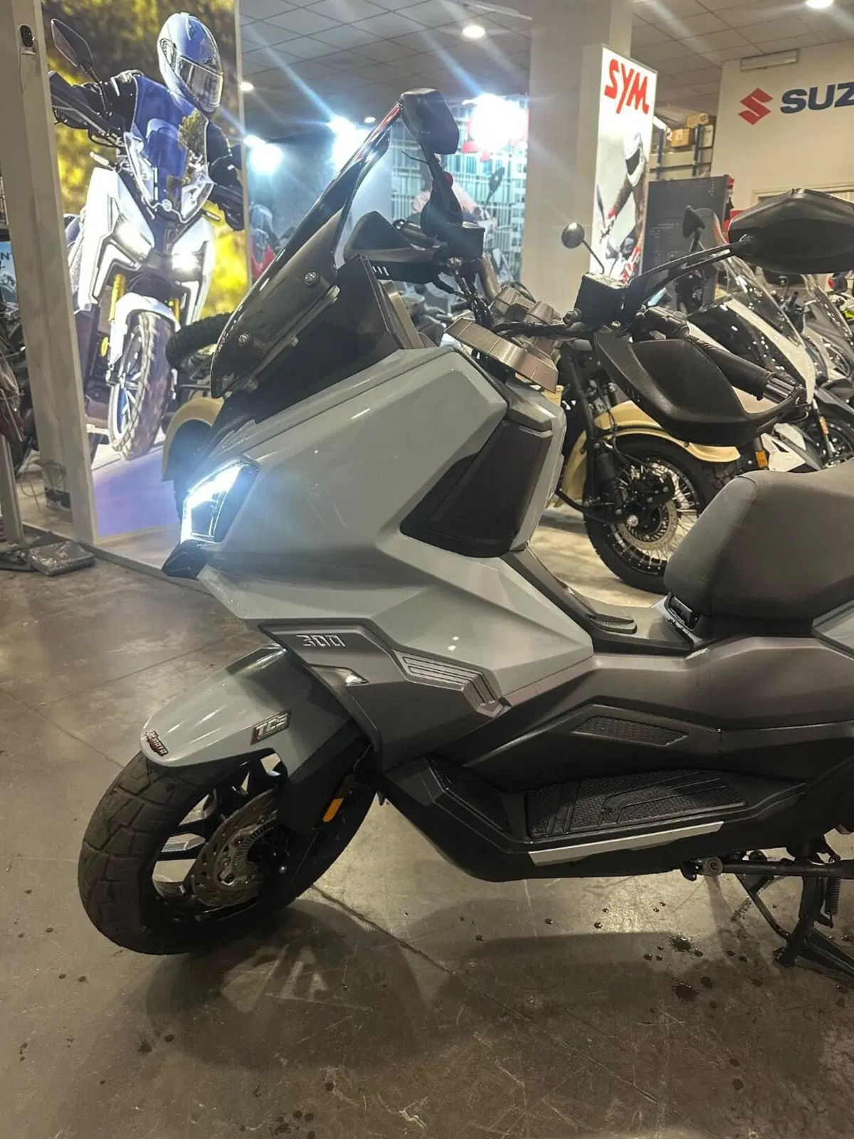 Sym ADX 300 (2024 - 26) (8)