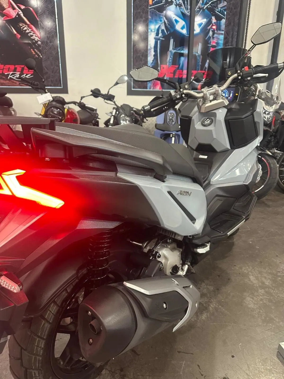 Sym ADX 300 (2024 - 26) (10)
