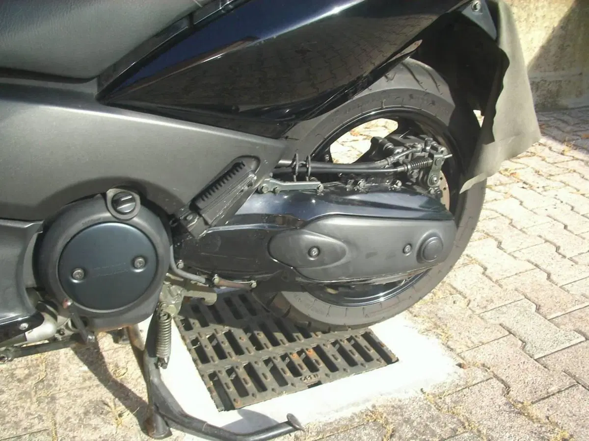 Yamaha T-Max 500 (2004 - 07) (8)
