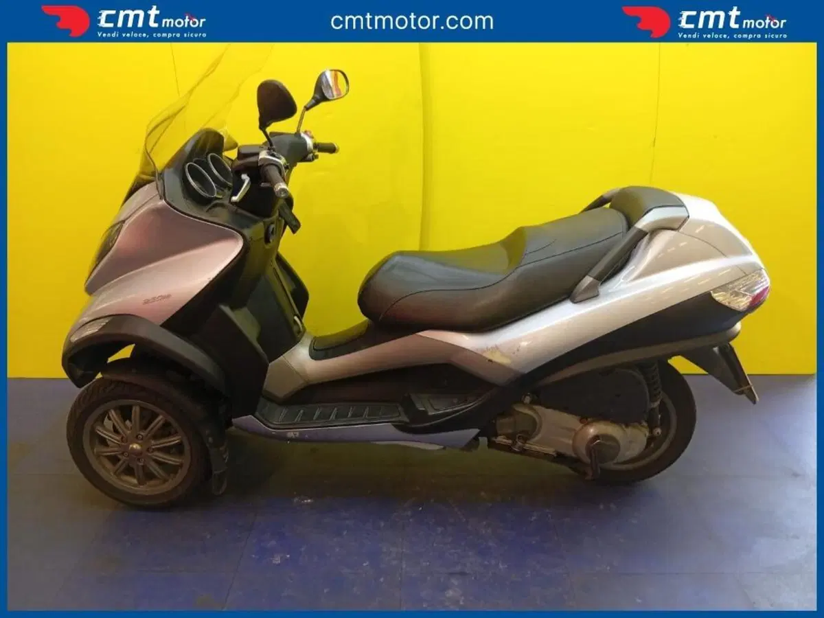 Piaggio MP3 250 i.e. (4)