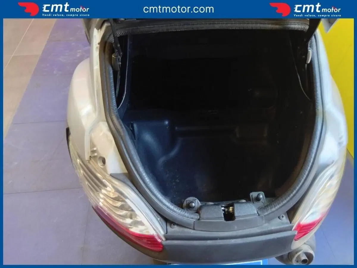 Piaggio MP3 250 i.e. (8)