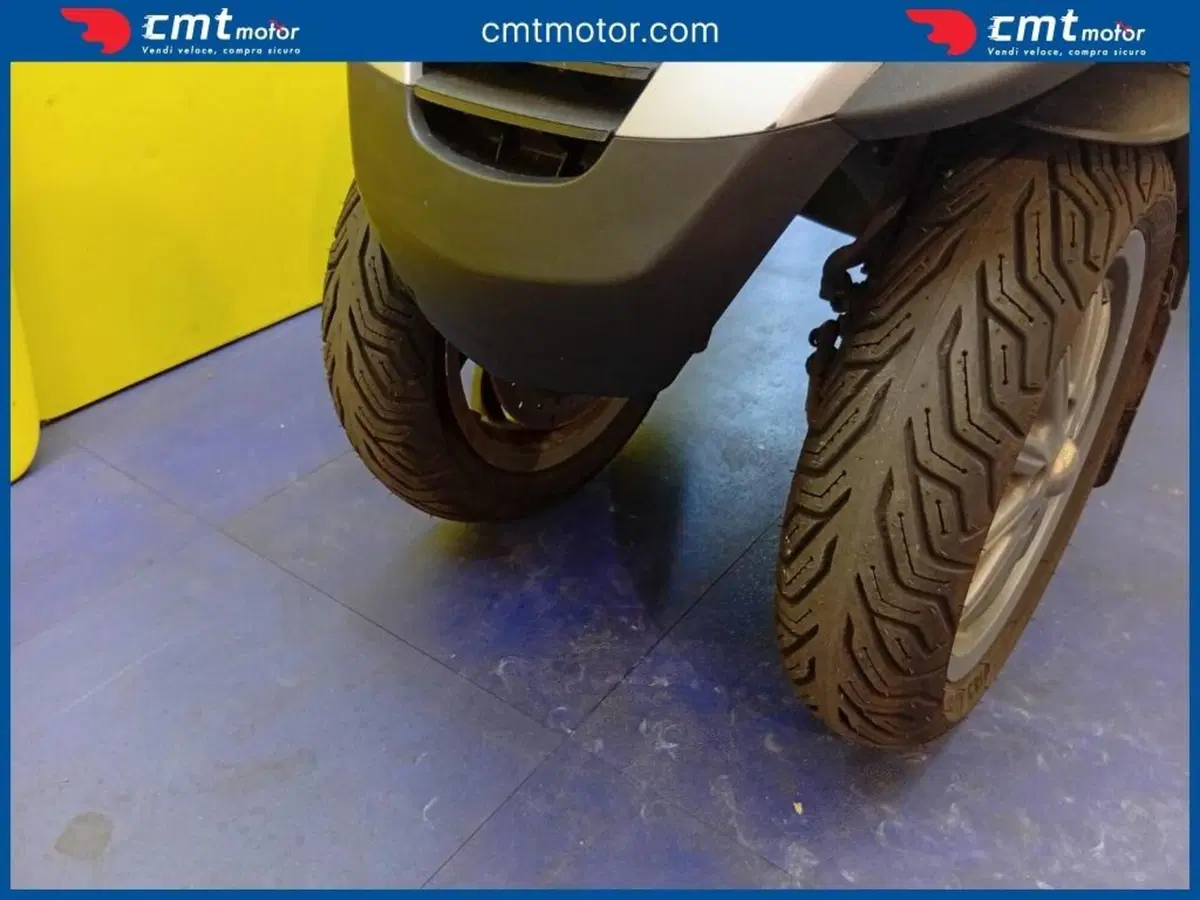 Piaggio MP3 250 i.e. (13)